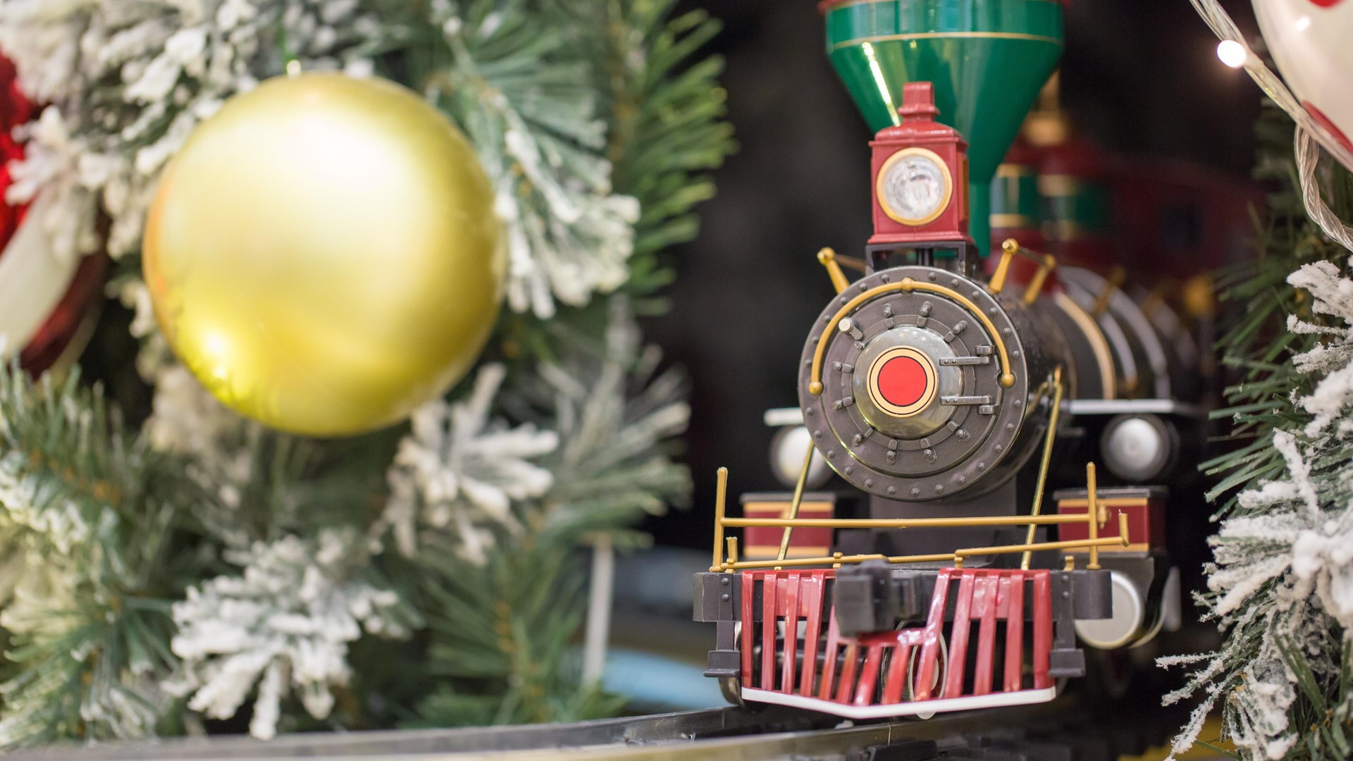 All Aboard the Christmas Trains – West